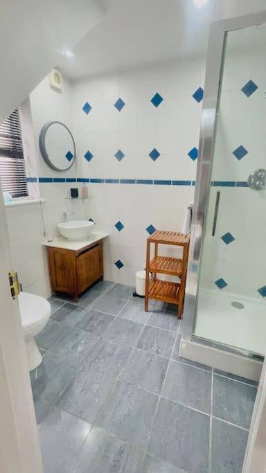 Amazing Location - City Of London- 2 Bedroom Stunning Canal View House With Private Garden,Parking & Balcony Luaran gambar