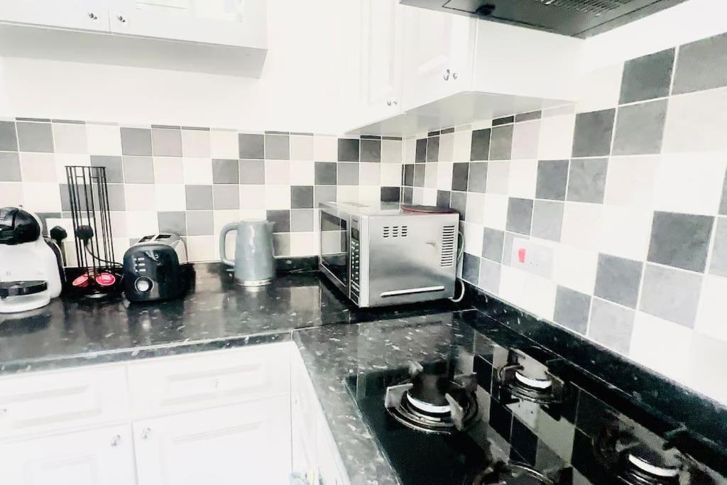 Amazing Location - City Of London- 2 Bedroom Stunning Canal View House With Private Garden,Parking & Balcony Luaran gambar