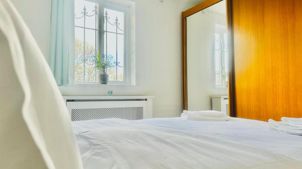 Amazing Location - City Of London- 2 Bedroom Stunning Canal View House With Private Garden,Parking & Balcony Luaran gambar