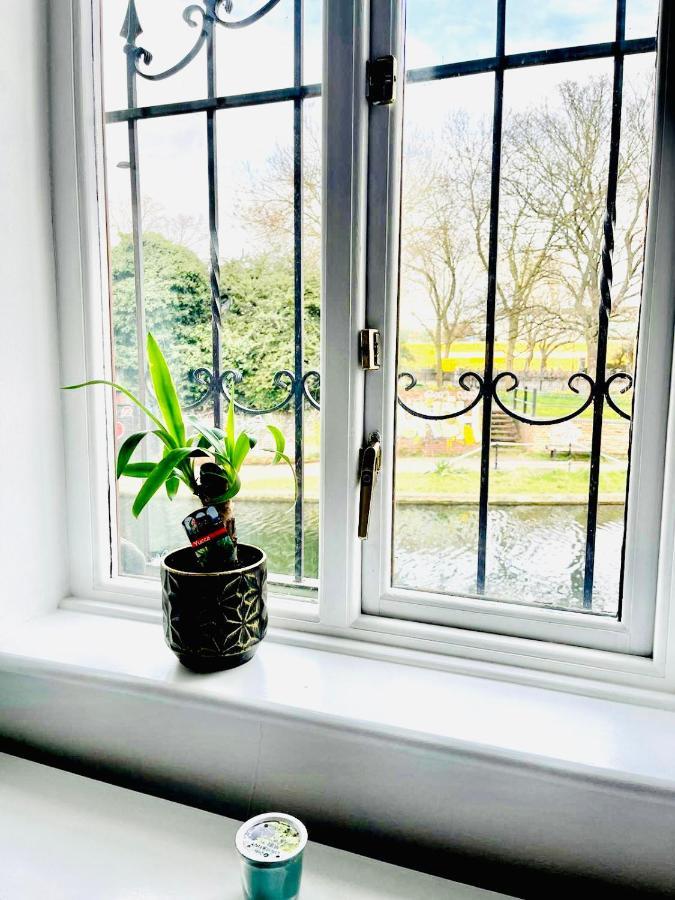 Amazing Location - City Of London- 2 Bedroom Stunning Canal View House With Private Garden,Parking & Balcony Luaran gambar