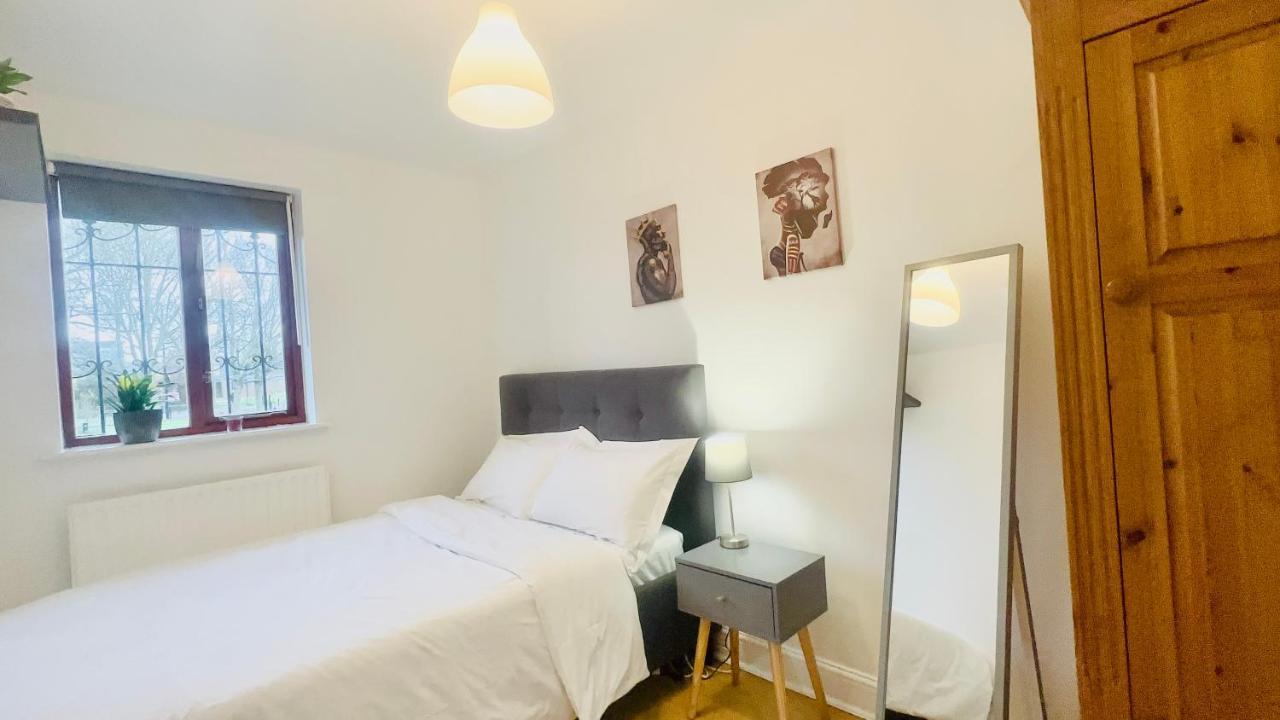 Amazing Location - City Of London- 2 Bedroom Stunning Canal View House With Private Garden,Parking & Balcony Luaran gambar
