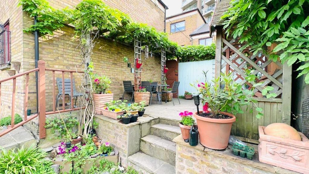Amazing Location - City Of London- 2 Bedroom Stunning Canal View House With Private Garden,Parking & Balcony Luaran gambar